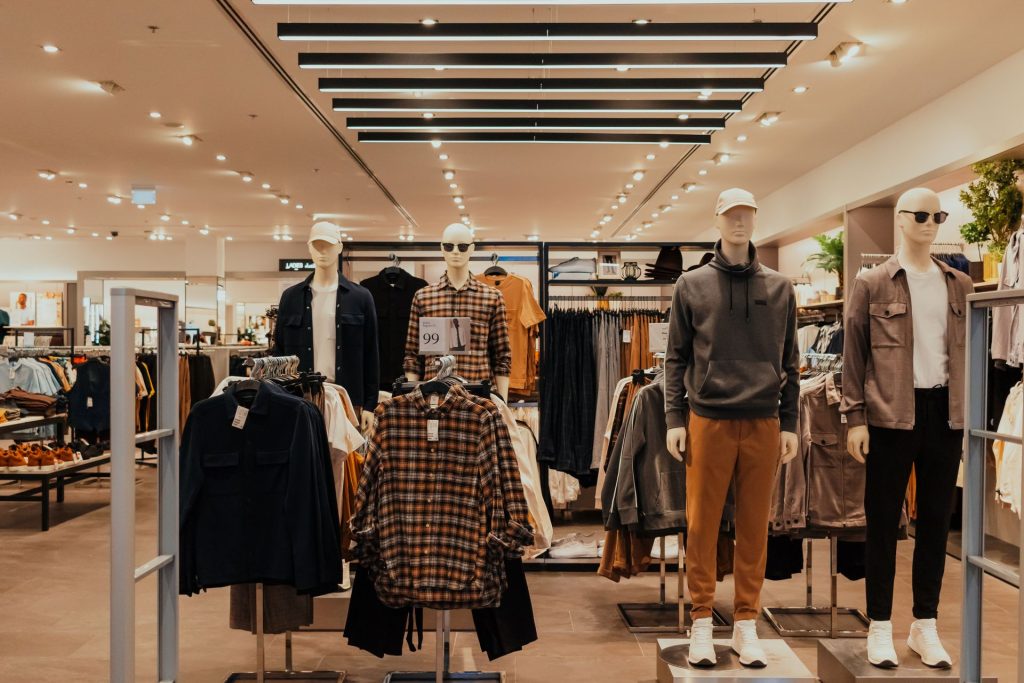 Diferença entre camisa masculina de algodão